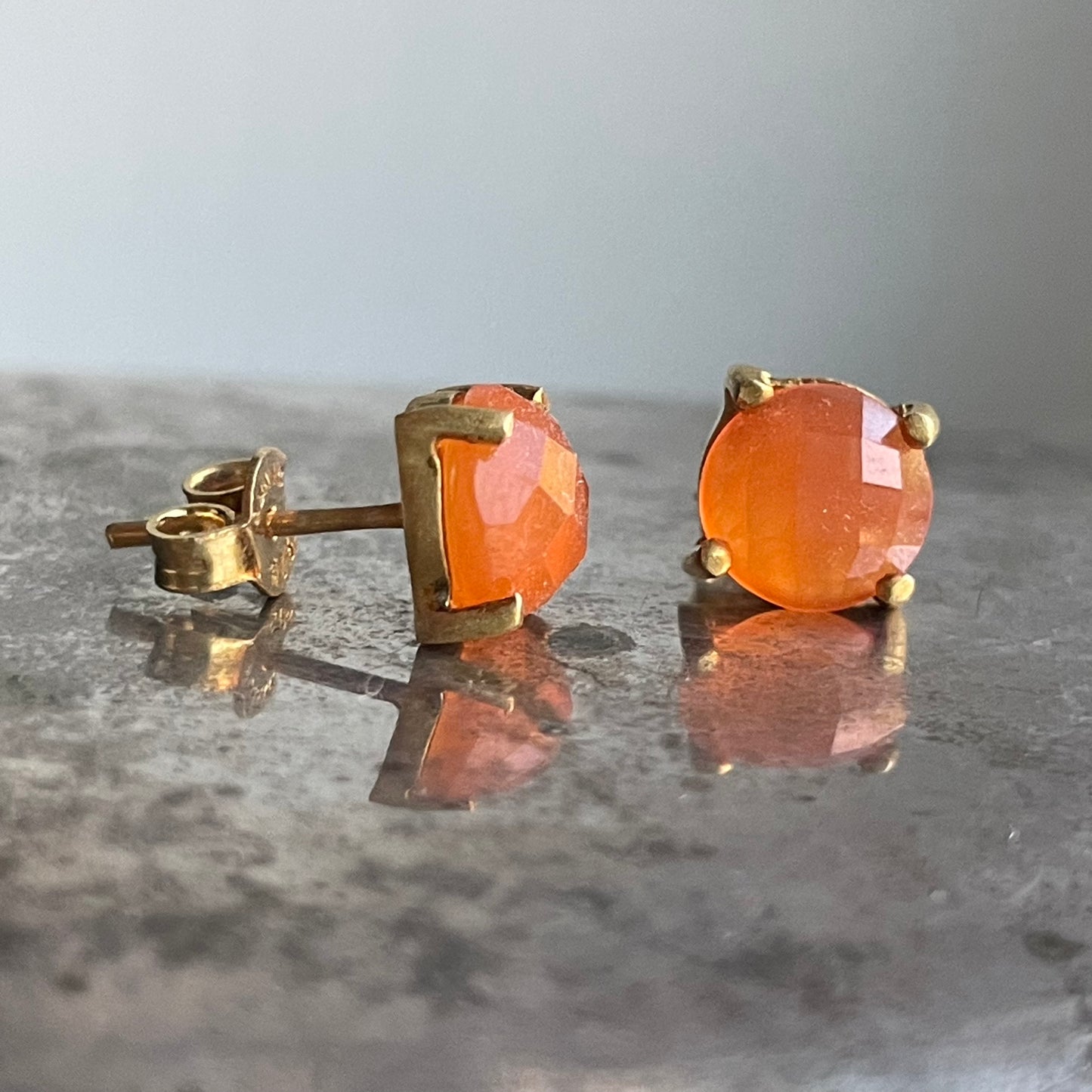 Carnelian Studs Gold