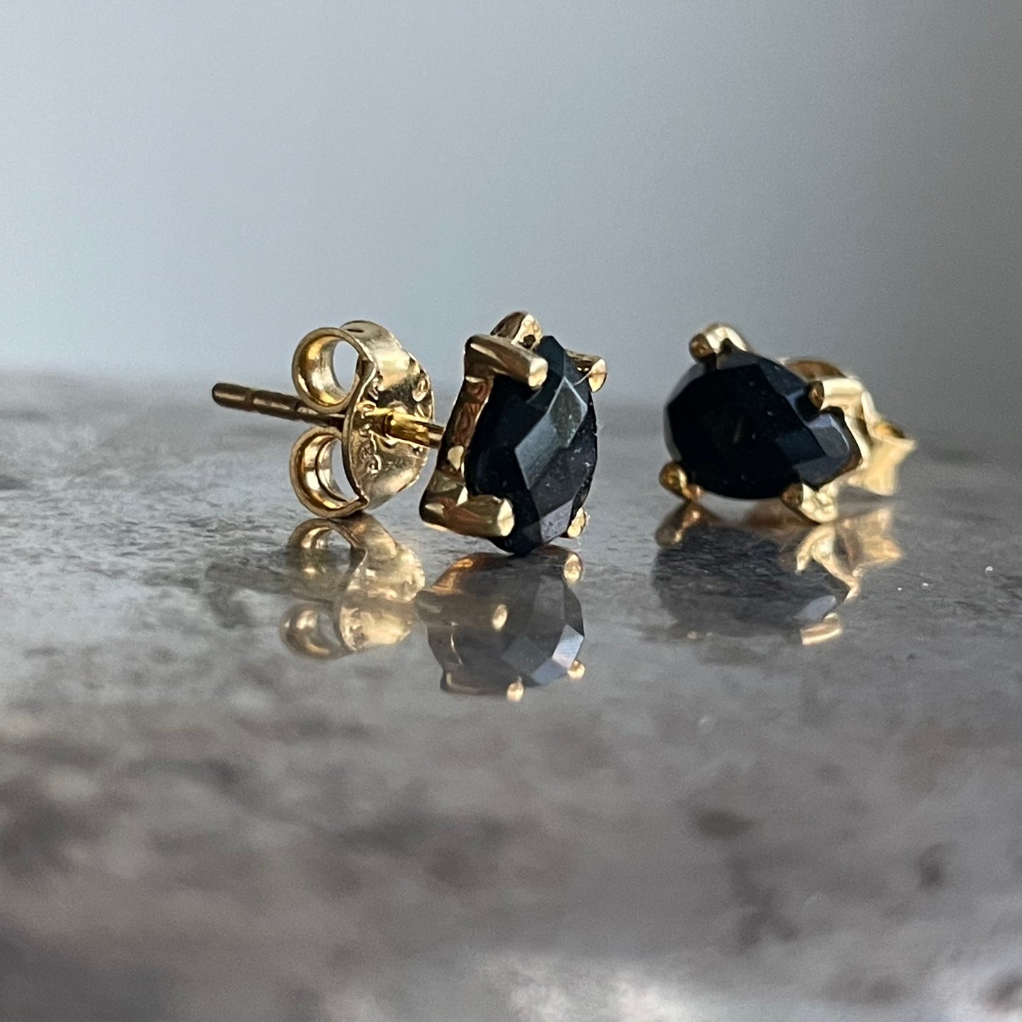 Black Onyx Studs Gold