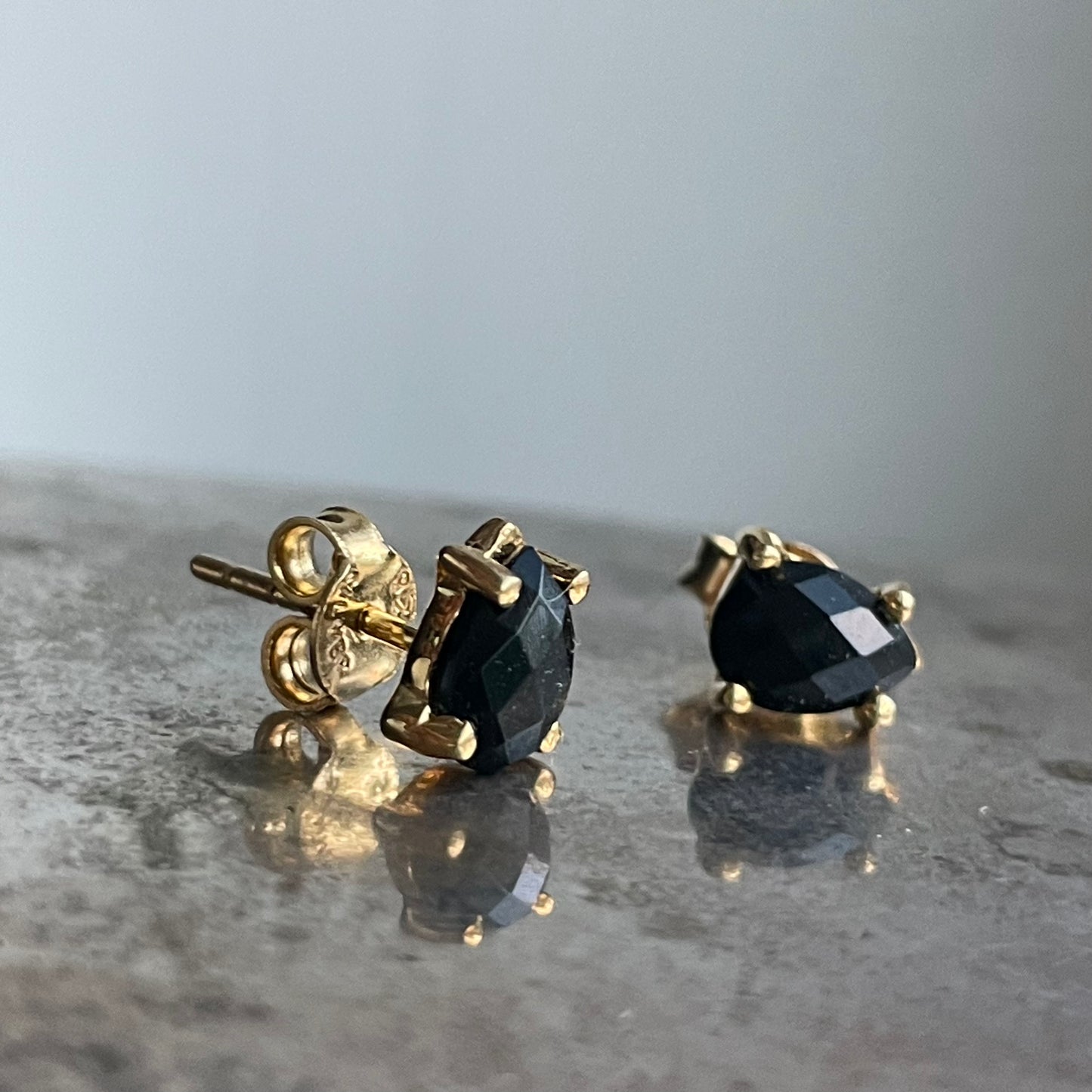 Black Onyx Studs Gold