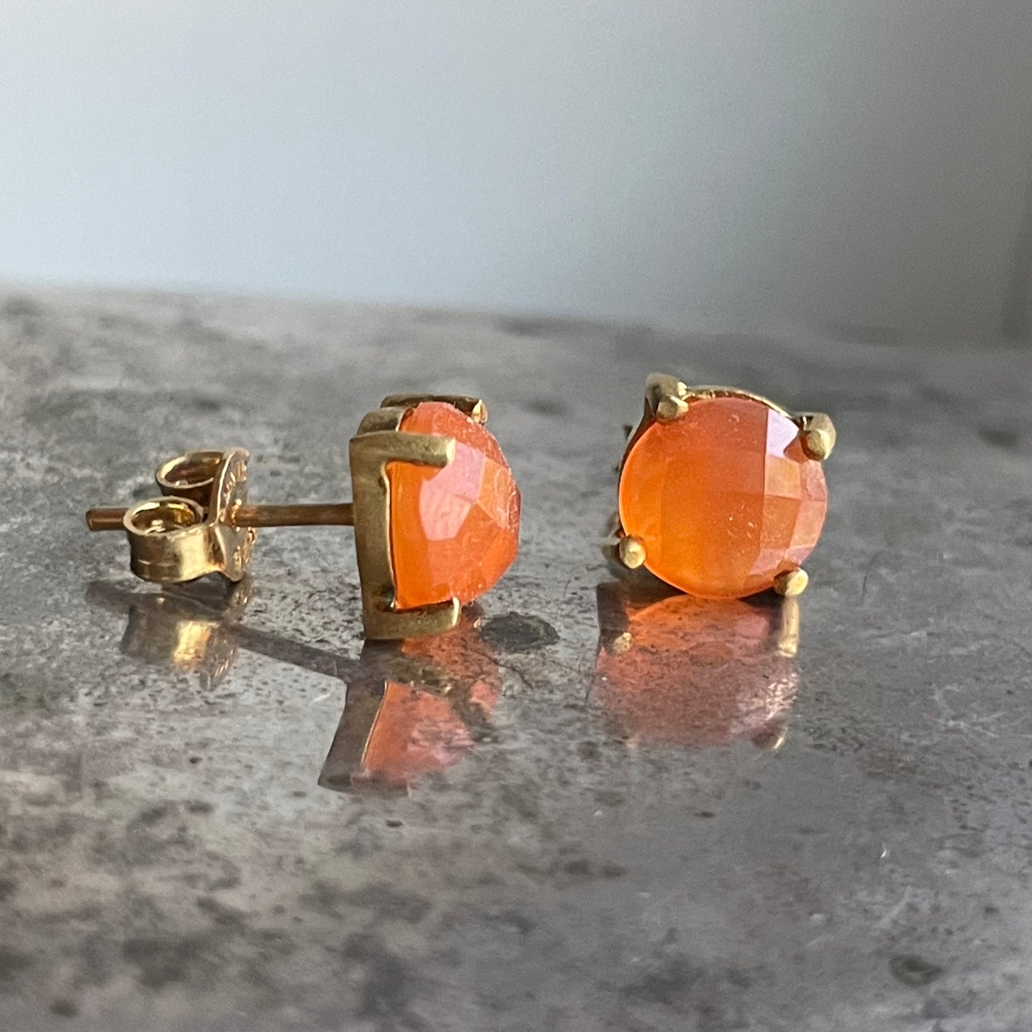 Carnelian Studs Gold