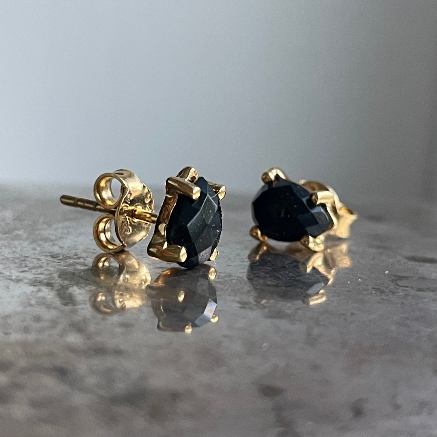 Black Onyx Studs Gold