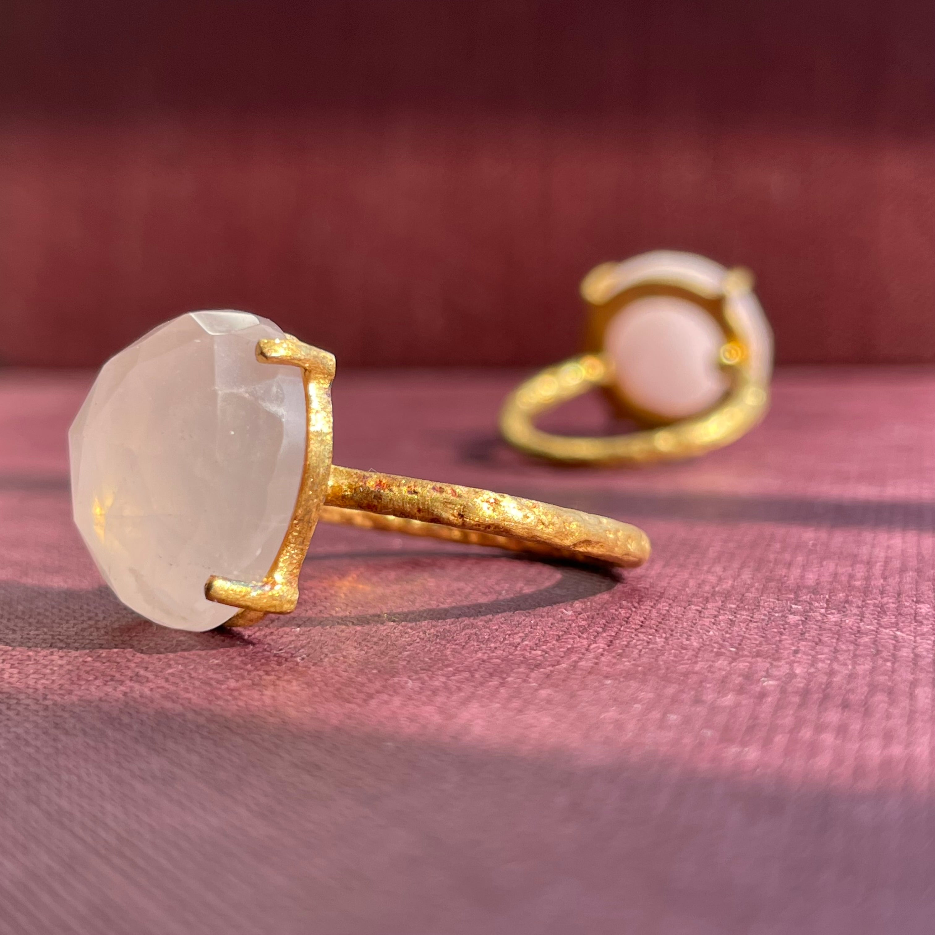 Rose quartz gold ring deals