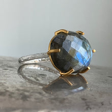 Load image into Gallery viewer, Labradorite Classic