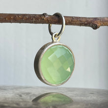 Load image into Gallery viewer, Chalcedony Green Pendant